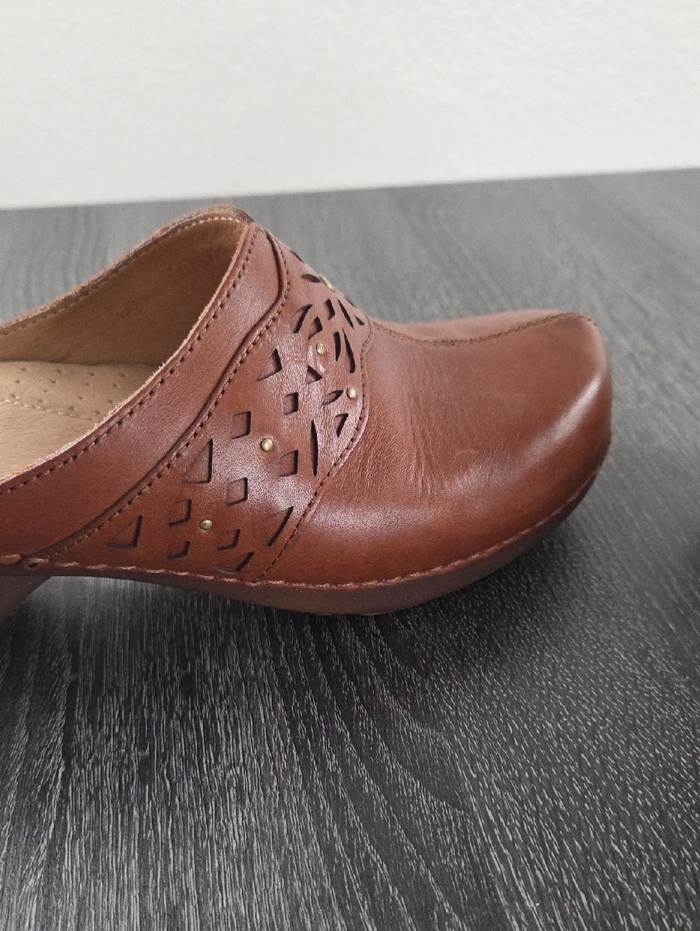 Dansko Shyanne Brown Leather Slip-On Clogs with Laser-Cut Floral Band Size 41 - Picture 6 of 16